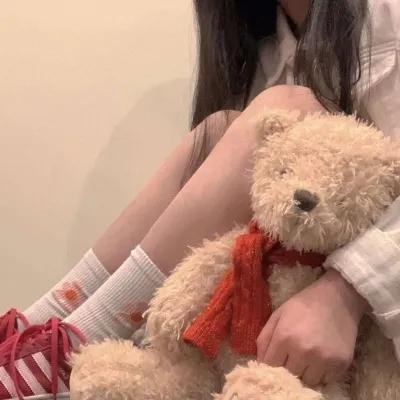 顶流爱豆又出大瓜：深夜酒吧买醉，同行集体沉默，一个月
